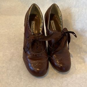 American Eagle high heels. Oxford style lace-up. Size 6.5 wide. Gently used